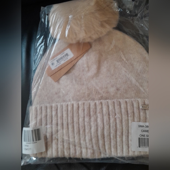 New Steve Madden Pom Pom Hat NWT In Package( Faux Fur) In Camel Color - Picture 2 of 5